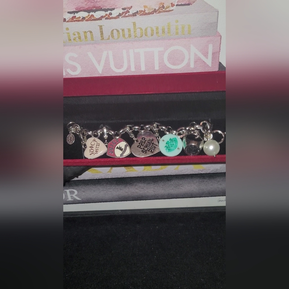 JUICY COUTURE LIMITED EDITION 2008BRACELET ✨️W/ 5 RARE JUICY COUTURE CHARM⚘️ - Picture 15 of 17